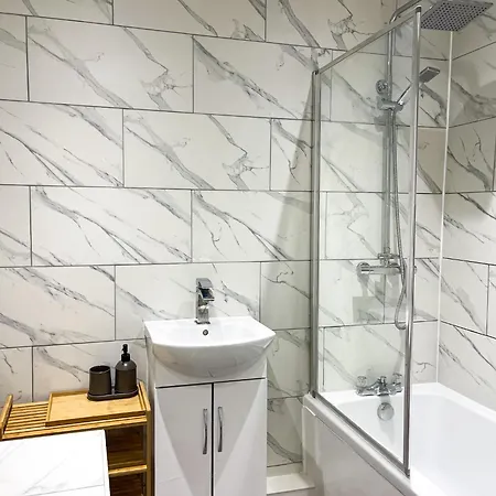 3 Bedroom House - Close To City Centre - Perfect For Contractors And Families * York