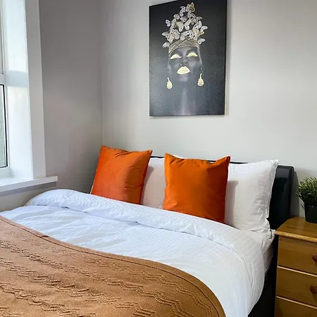 3 Bedroom House - Close To City Centre - Perfect For Contractors And Families Apartmán