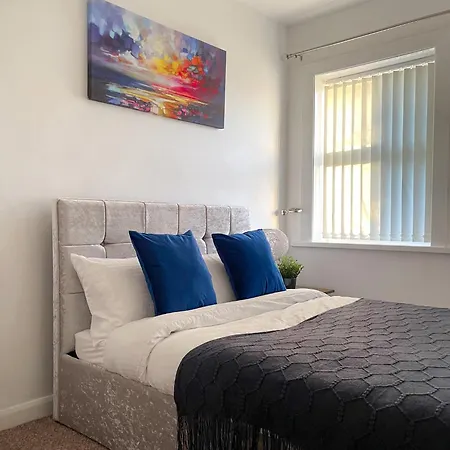 3 Bedroom House - Close To City Centre - Perfect For Contractors And Families *